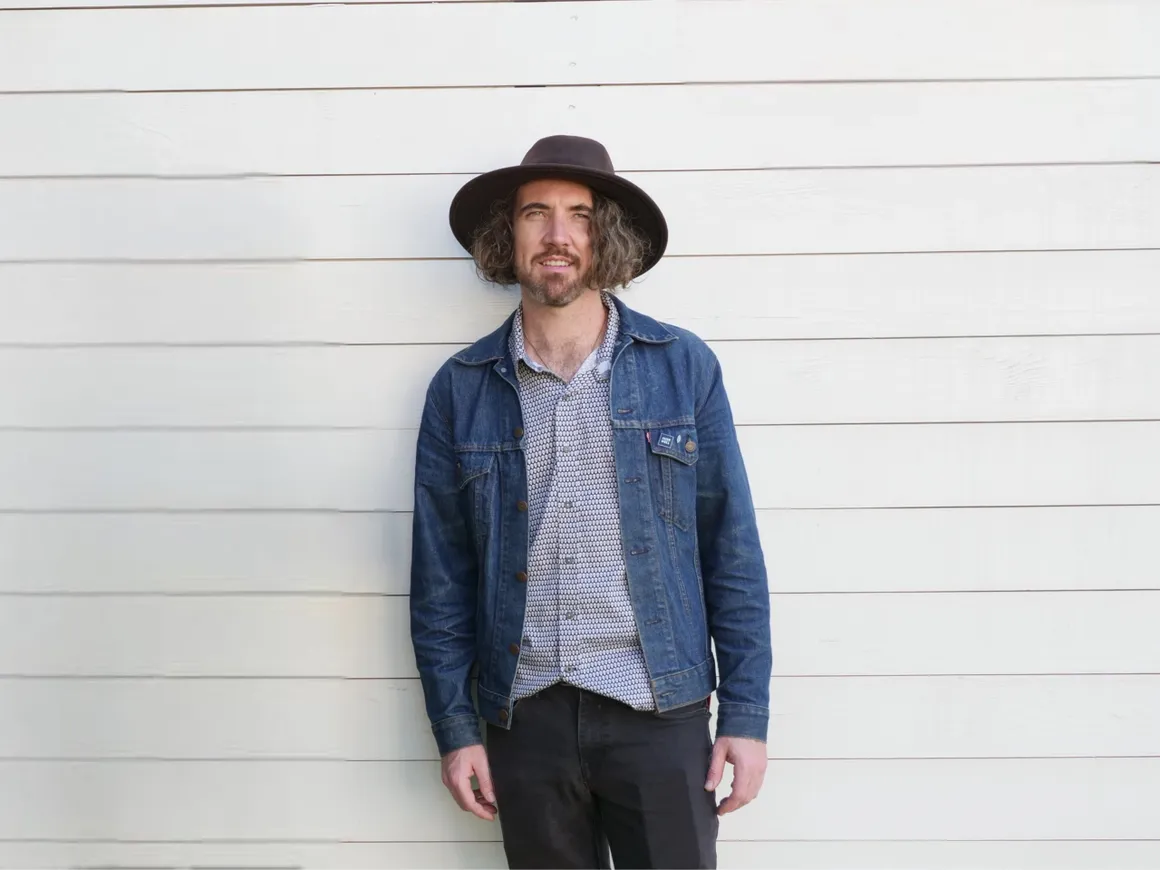 JesSchneider2 Men in blue denim shirt and black hat